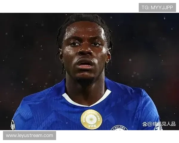 切尔西右后卫客串中场，拉维亚和埃苏戈受伤影响排兵