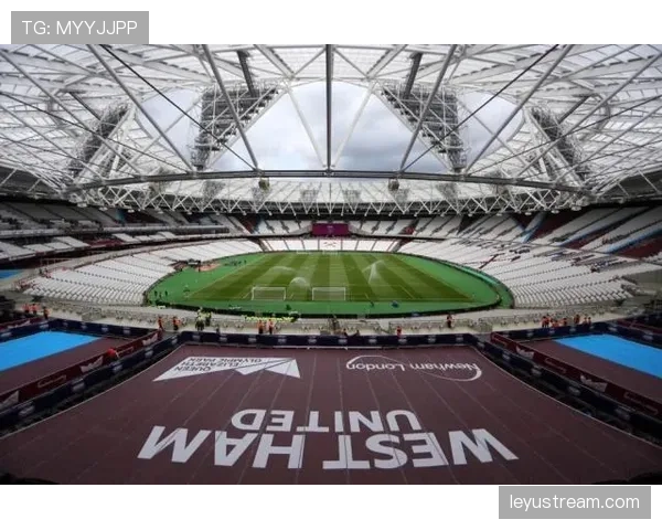 “绿色球场”倡议下的商业机会：英超俱乐部探索球场光伏板的广告权益